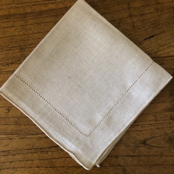 The Vera Collection Fabric Napkins - Set of 4 - Picture 3 of 4